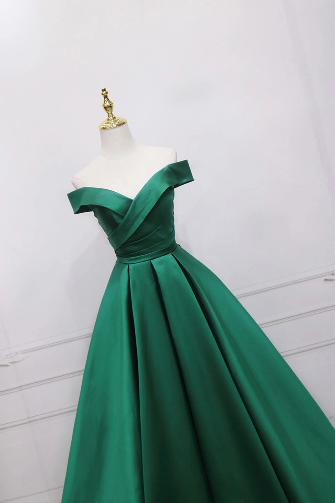 Green Satin Long A-Line Prom Dress V-Neck Off the Shoulder Evening Dress simple gentle atmospheric and unique desi Bring summer colors to enhance whitenes