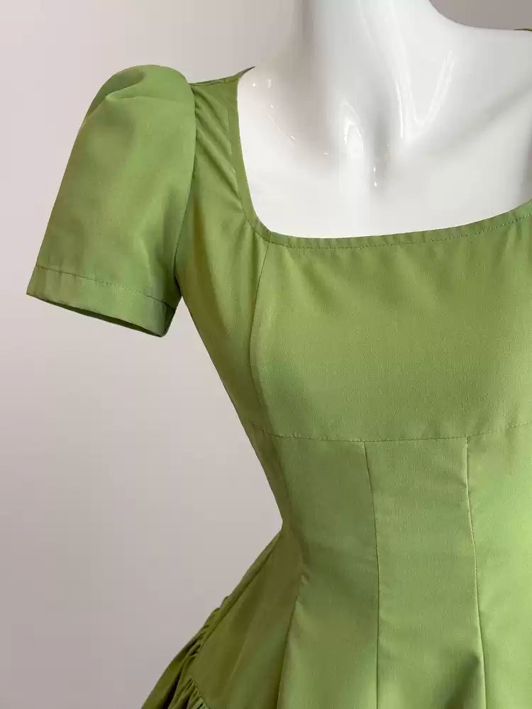 Green retro square neck homecoming dress for women summer short chic unique design small high-end dress simple gentle atmospheric and unique desi Bring summer colors to enhance whiteness