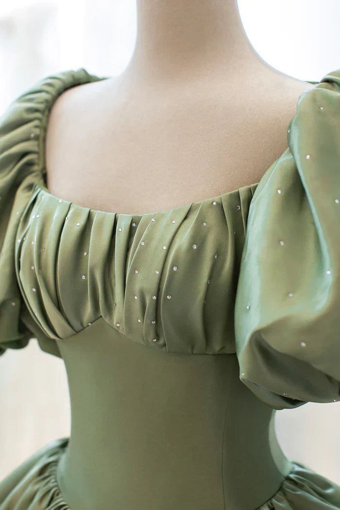 Green satin dress with square collar and sheep leg sleeves suitable for dinners, dances, and other occasions