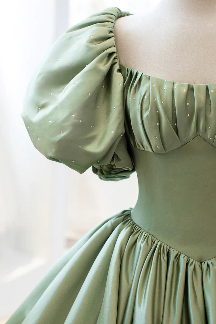Green satin dress with square collar and sheep leg sleeves suitable for dinners, dances, and other occasions