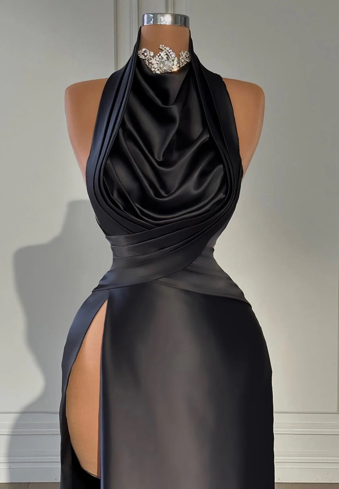 Halter Sleeveless High Slit Sleek Formal Dress Sheath Evening Dress simple gentle atmospheric and unique desi Bring summer colors to enhance whiteness