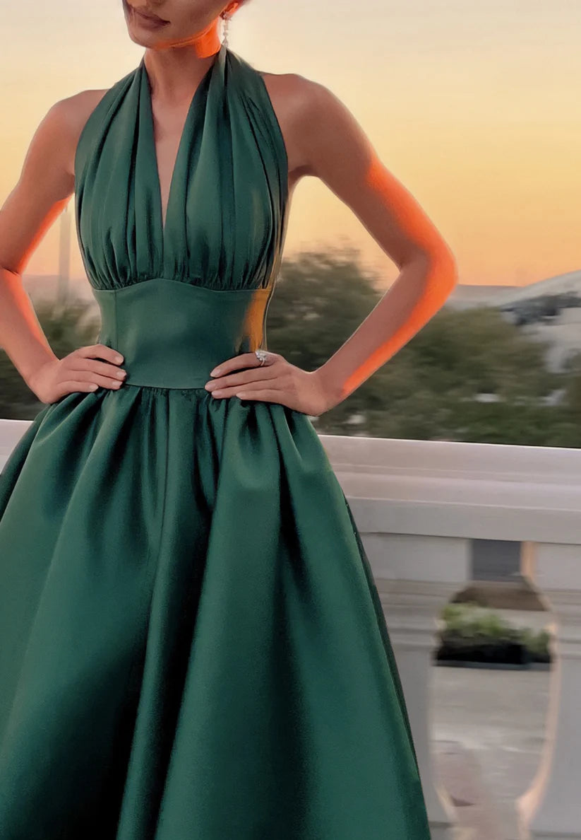 Halter V-Neck Sleeveless Pleated A-Line Evening Dress simple gentle atmospheric and unique desi Bring summer colors to enhance whiteness