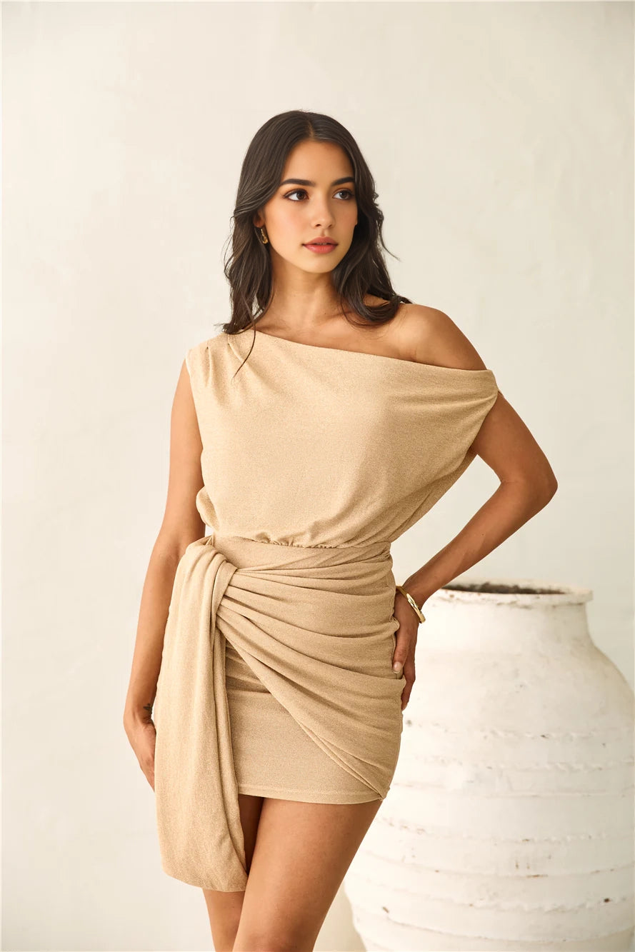 Light beige one shoulder short skirt with a unique pleated waistband design, suitable for parties, dates, etc