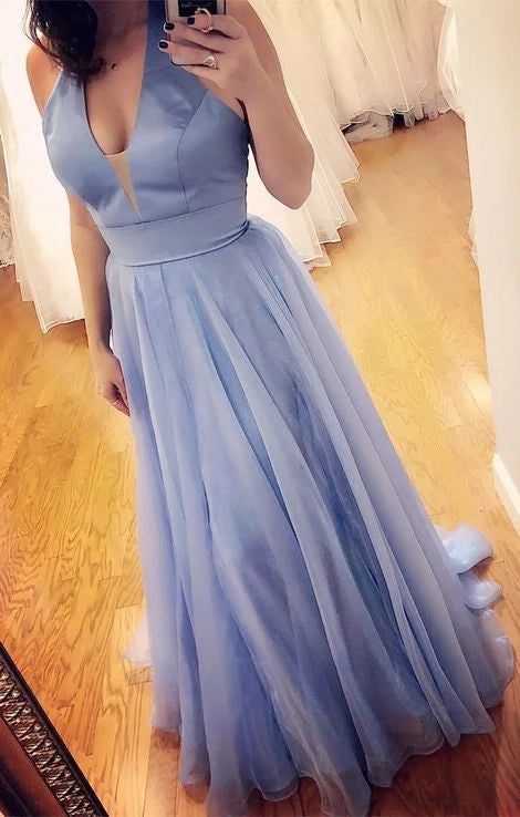 Light blue hanging neck long dress, deep V-neck design suitable for dinner parties