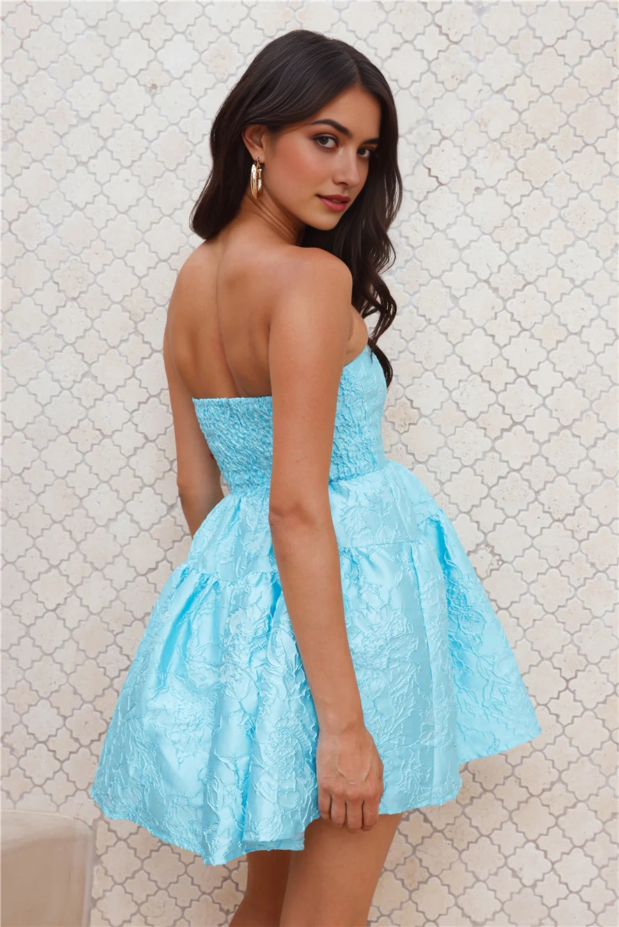 Light blue strapless short dress with a strapless design and exquisite floral patterns suitable for parties, dates, etc