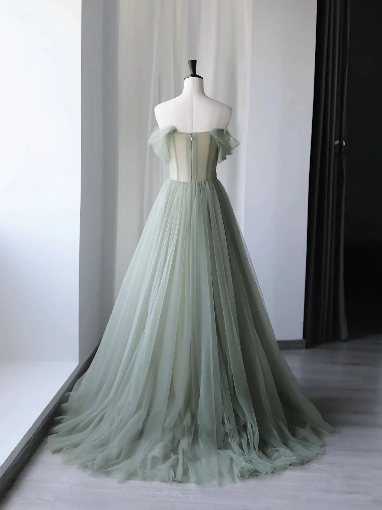 Light green gauze dress with strapless upper body embroidered with floral decorations suitable for dinner parties