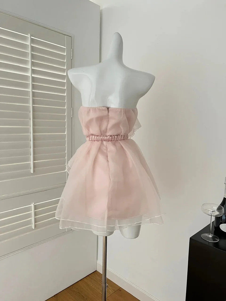 Light pink organza strapless dress with a bow tie, creating a sweet girl atmosphere that directly fills the Prom dress
