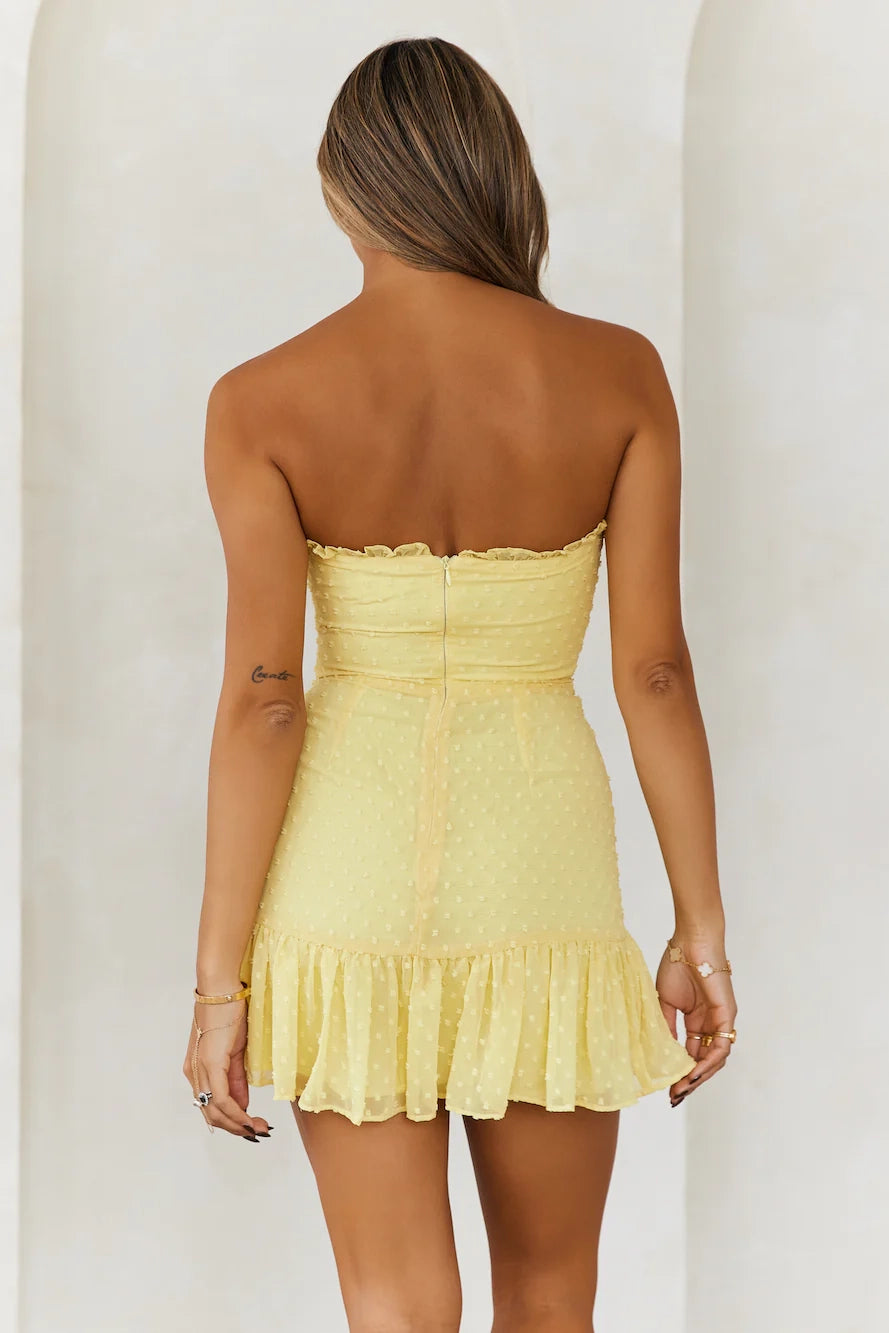 Light yellow strapless short dress with strapless design and polka dot texture on the body, suitable for parties, dates, etc
