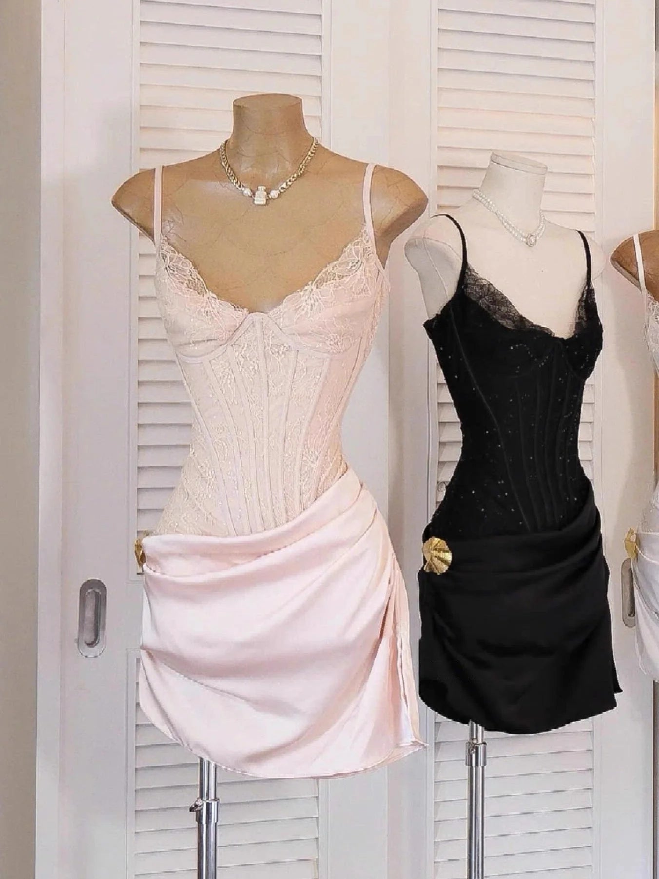 Modest Sheath Spaghetti Straps Little Black Dress Party Dresses Short Formal Homecoming Dresses Night Chic Elegant Cocktail Dresses 16th Birthday Outfits Lace Hoco Dress