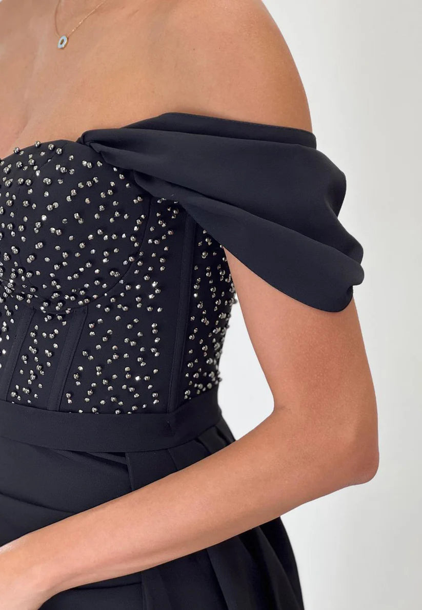 Off-Shoulder Strapless Beaded Pleated Sheath Fitted Prom Dress simple gentle atmospheric and unique desi Bring summer colors to enhance whiteness