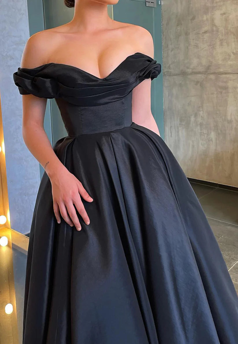 Off-Shoulder Strapless Pleated A-Line Prom Dress simple gentle atmospheric and unique desi Bring summer colors to enhance whiteness