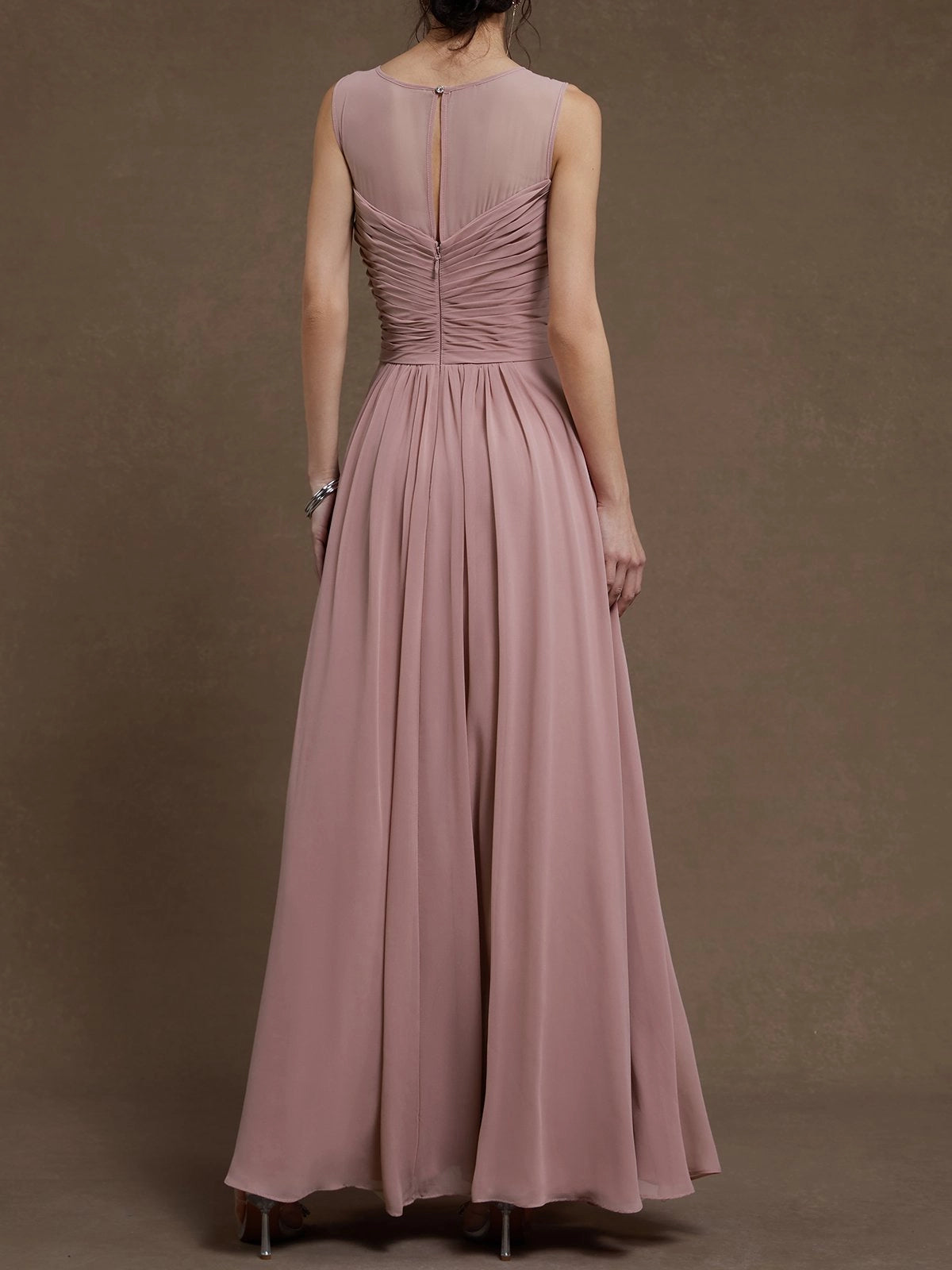 Pink Ruched Chiffon Crew Neck Sleeveless A-Line Maxi Bridesmaid Dress simple gentle atmospheric and unique desi Bring summer colors to enhance whiteness ﻿