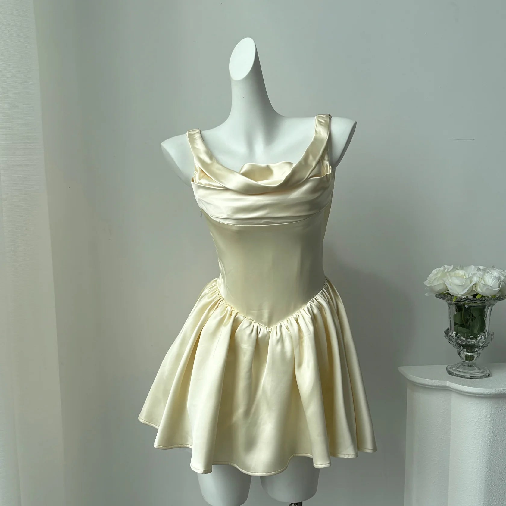 Pretty A line Square Neck Champagne Satin Formal Homecoming Dresses Short 16th Birthday Outfits Graduation Dress Mini Cocktail Dresses