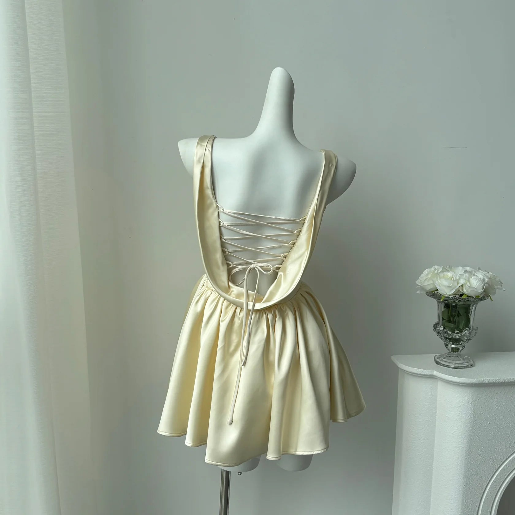 Pretty A line Square Neck Champagne Satin Formal Homecoming Dresses Short 16th Birthday Outfits Graduation Dress Mini Cocktail Dresses