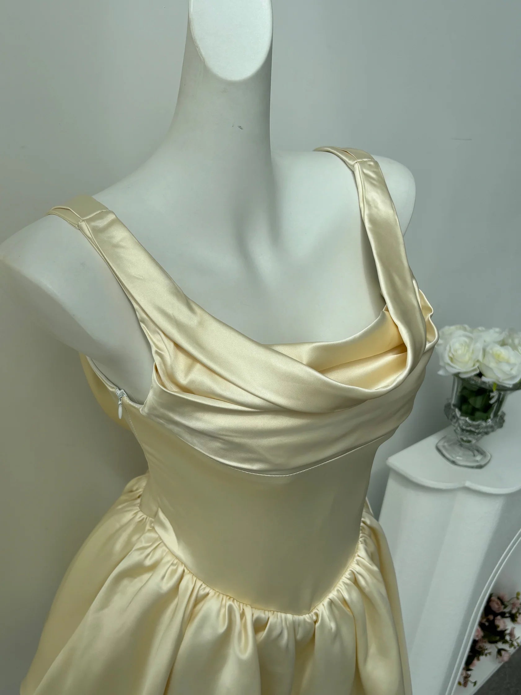 Pretty A line Square Neck Champagne Satin Formal Homecoming Dresses Short 16th Birthday Outfits Graduation Dress Mini Cocktail Dresses