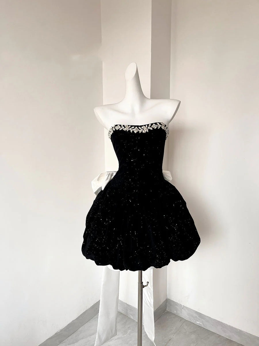 Pretty Ball Gown Sweetheart Black Velvet Formal Homecoming Dresses 21st Birthday Outfits Graduation Dress Short Mini Cocktail Dresses