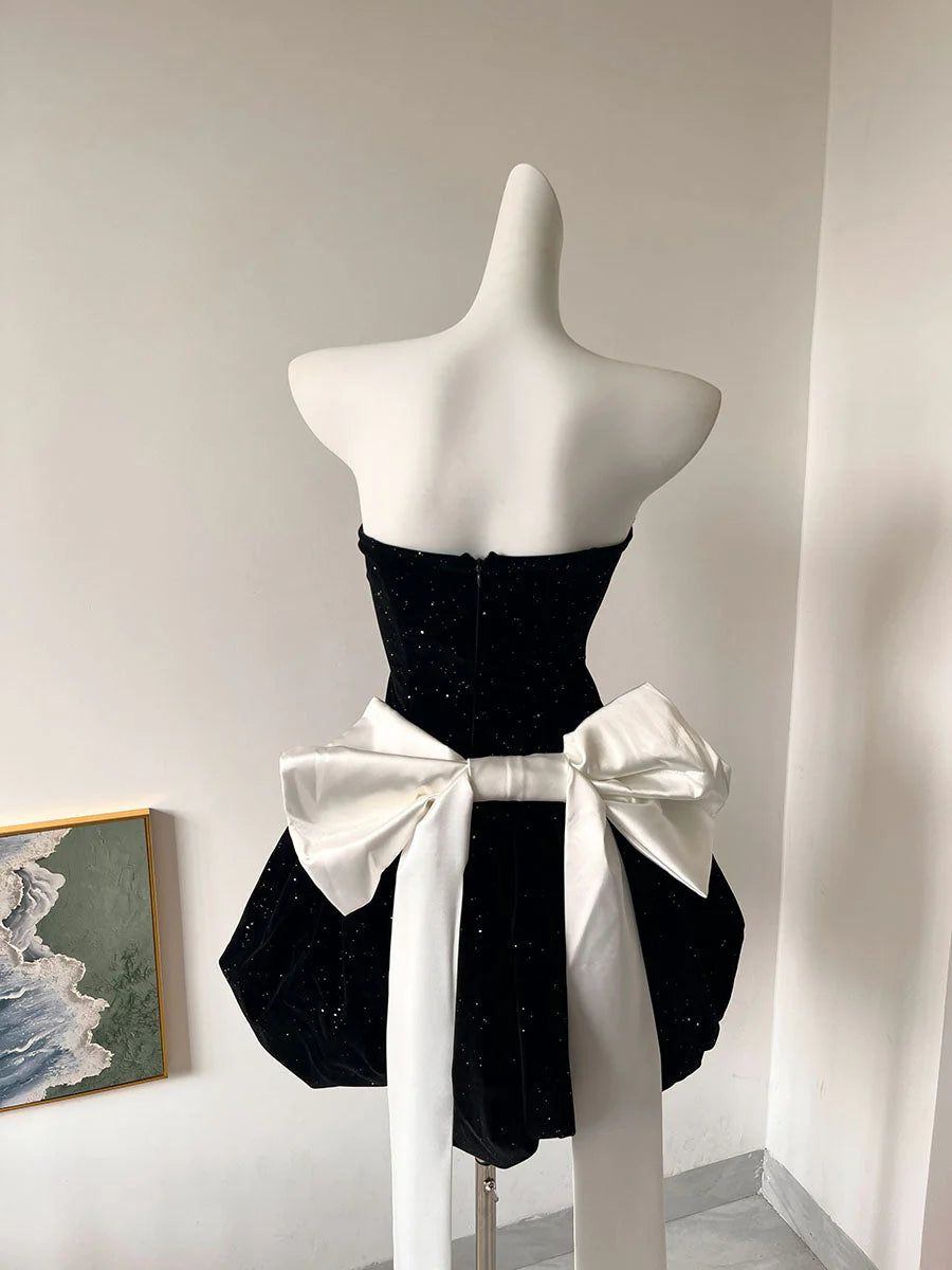 Pretty Ball Gown Sweetheart Black Velvet Formal Homecoming Dresses 21st Birthday Outfits Graduation Dress Short Mini Cocktail Dresses