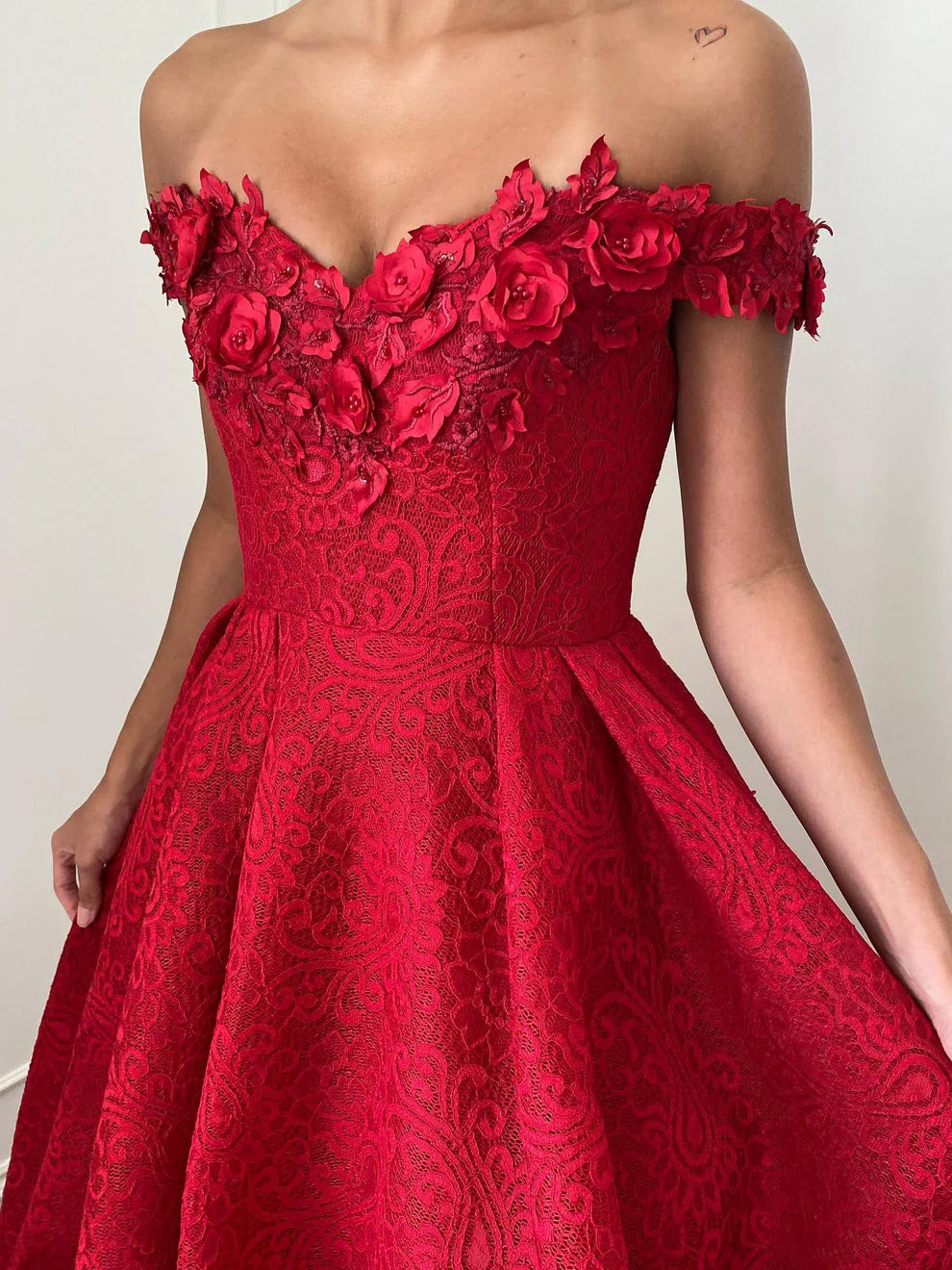 Princess Off-the-Shoulder Long Dresses With Applique & Beading simple gentle atmospheric and unique desi Bring summer colors to enhance whiteness