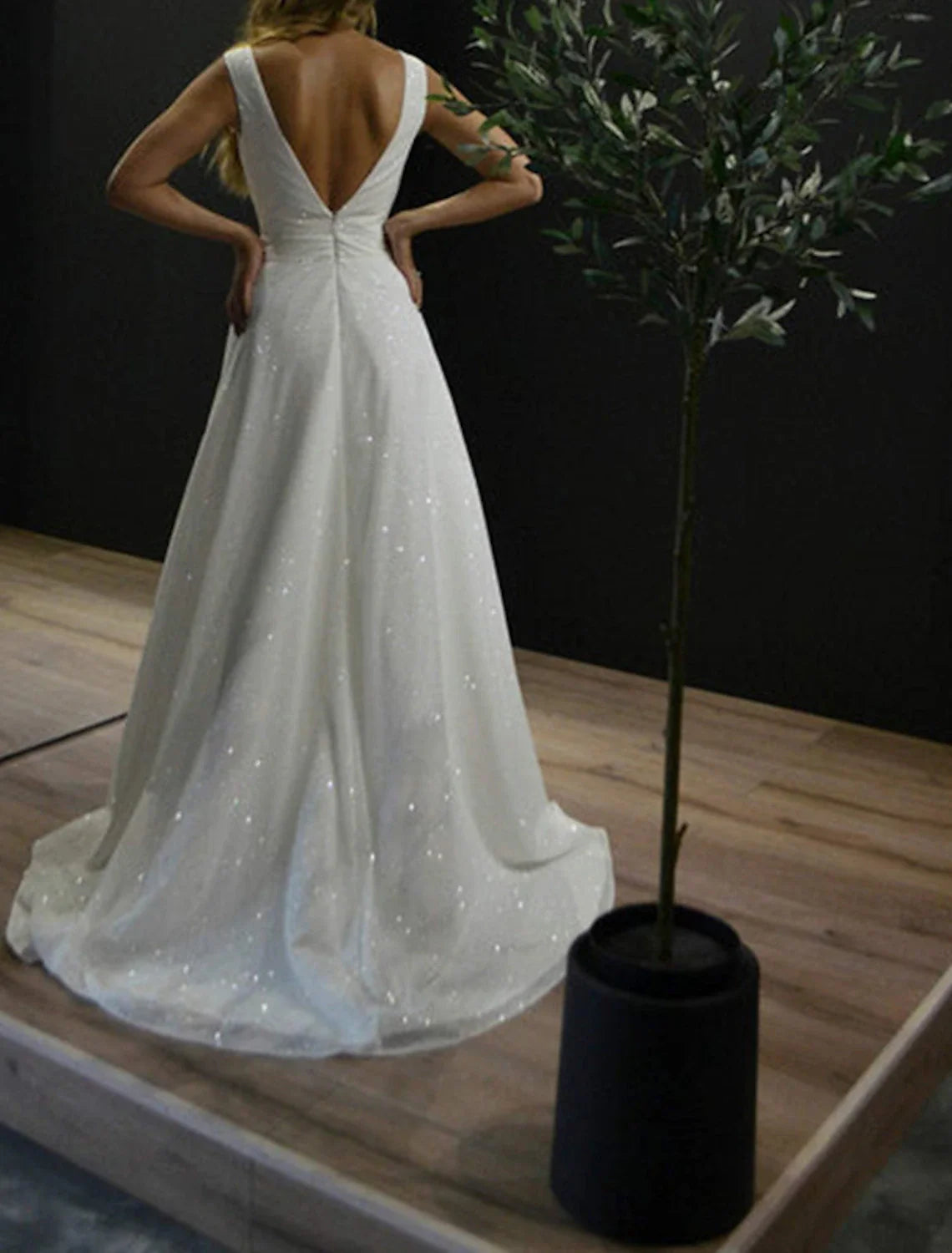 Prom Dresses Glittering Dress Wedding Party Birthday Sweep Brush Train Sleeveless V Neck Fall Wedding Reception Tulle with Sequin simple gentle atmospheric and unique desi Bring summer colors to enhance whiteness