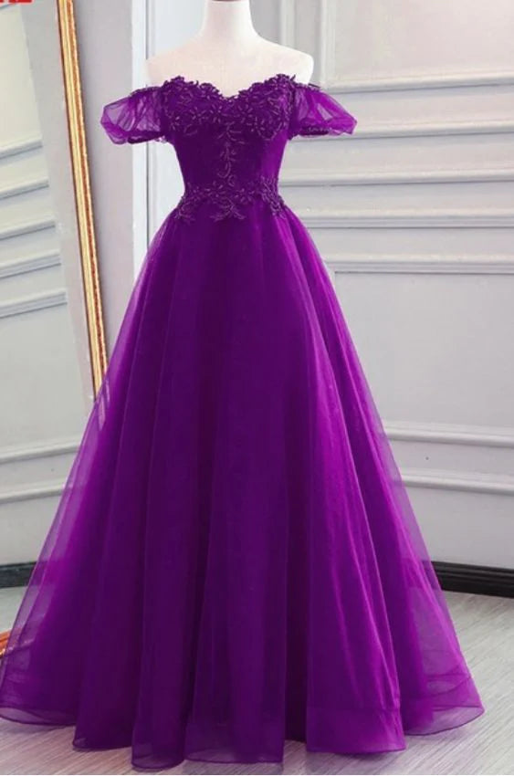 Purple mesh dress with one shoulder and off shoulder sleeves, lace embroidery on the upper body, suitable for dinner parties