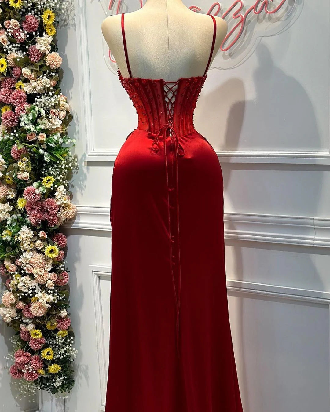 Red Prom Dress with Slit Open Backs Fitted Long Evening Gown simple gentle atmospheric and unique desi Bring summer colors to enhance whiteness