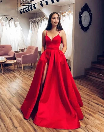 Red camisole long dress with deep V-neckline and thin camisole design. The skirt has a high slit on the side, suitable for dinners, dances, etc