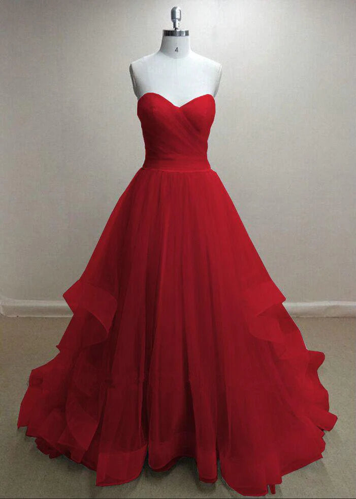 Red dress, strapless design, with crossed pleats on the upper body, suitable for dinners, dances and other occasions