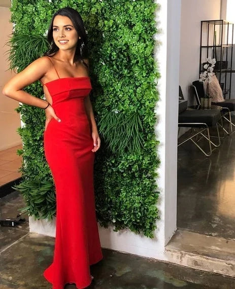 Red long dress dress with thin camisoles, off shoulder and backless hem in a fishtail shape, suitable for dinners, weddings, award ceremonies, etc