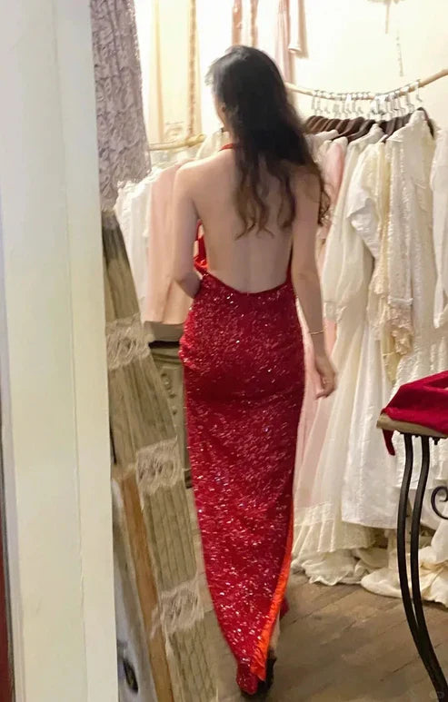 Red sequined dress, neck hanging deep V-neck outlining waist and belly hollow slim fishtail skirt