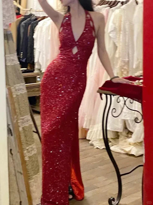Red sequined dress, neck hanging deep V-neck outlining waist and belly hollow slim fishtail skirt