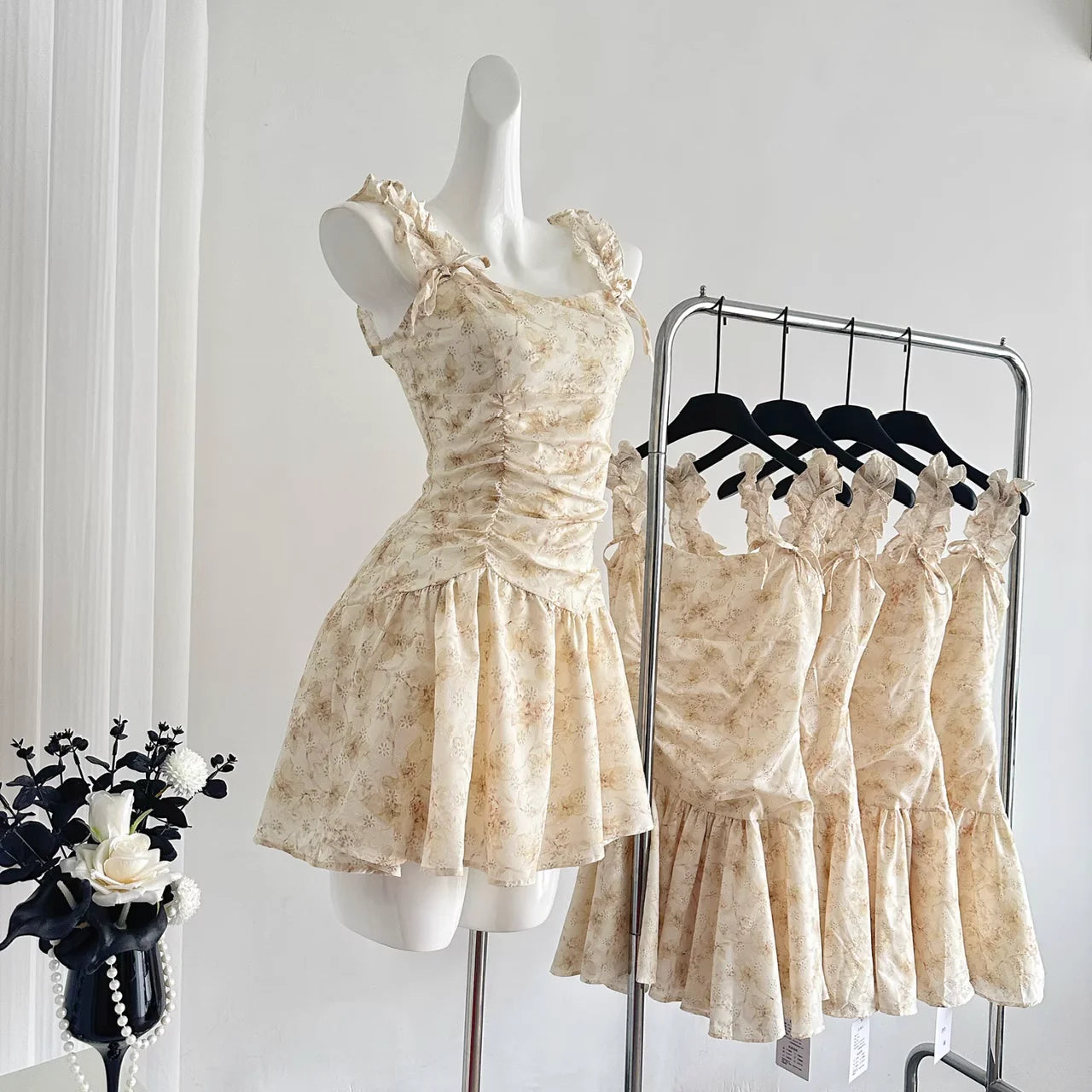 Romantic Floral Short Vacation Dress Yellow Birthday Outfits  simple gentle atmospheric and unique desi Bring summer colors to enhance whiteness