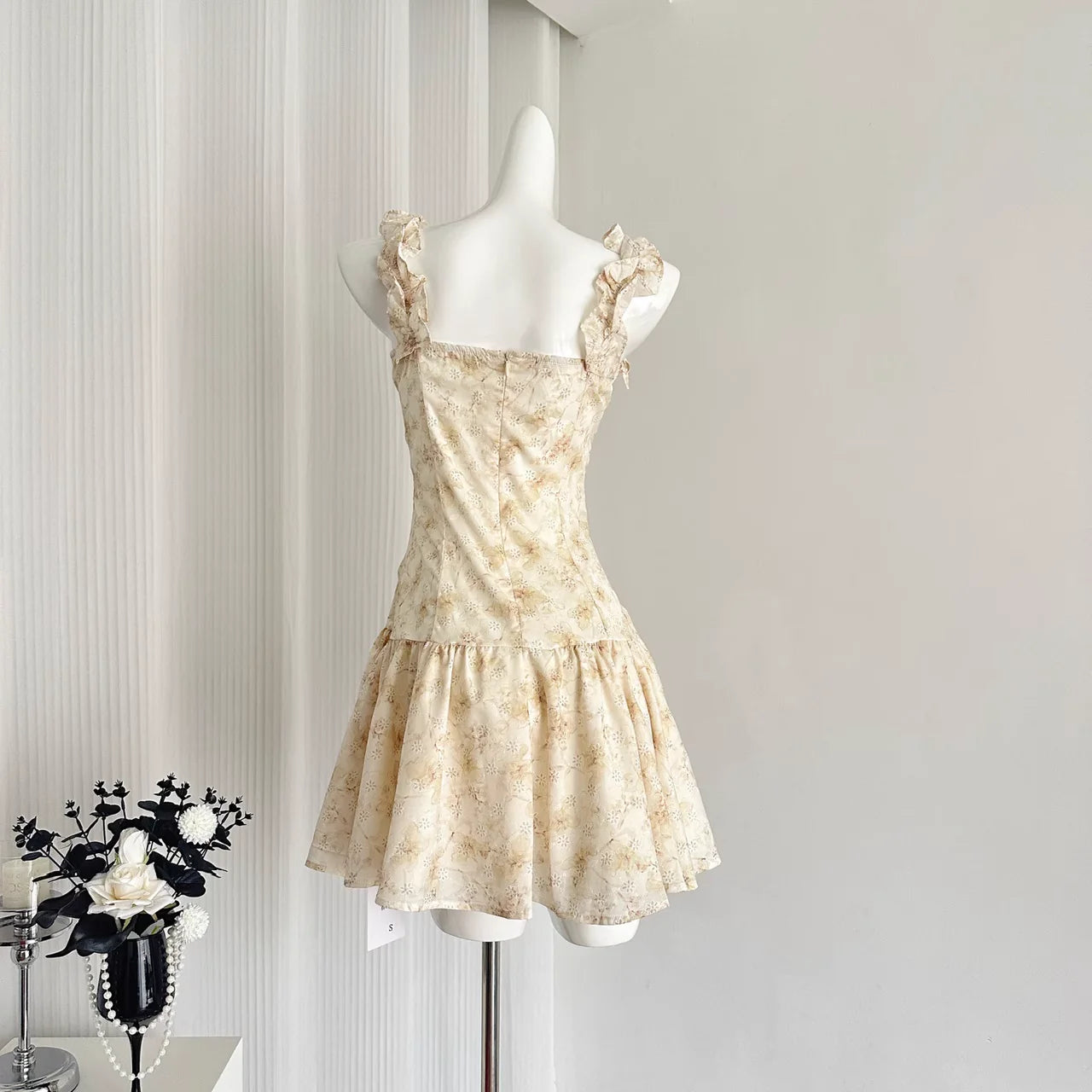 Romantic Floral Short Vacation Dress Yellow Birthday Outfits  simple gentle atmospheric and unique desi Bring summer colors to enhance whiteness