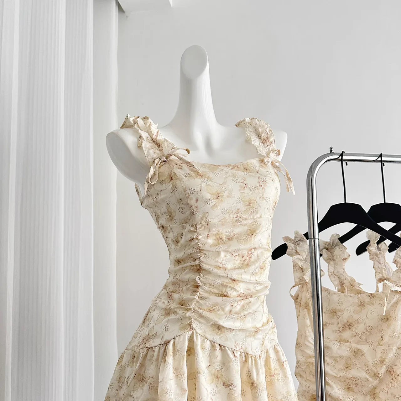 Romantic Floral Short Vacation Dress Yellow Birthday Outfits  simple gentle atmospheric and unique desi Bring summer colors to enhance whiteness