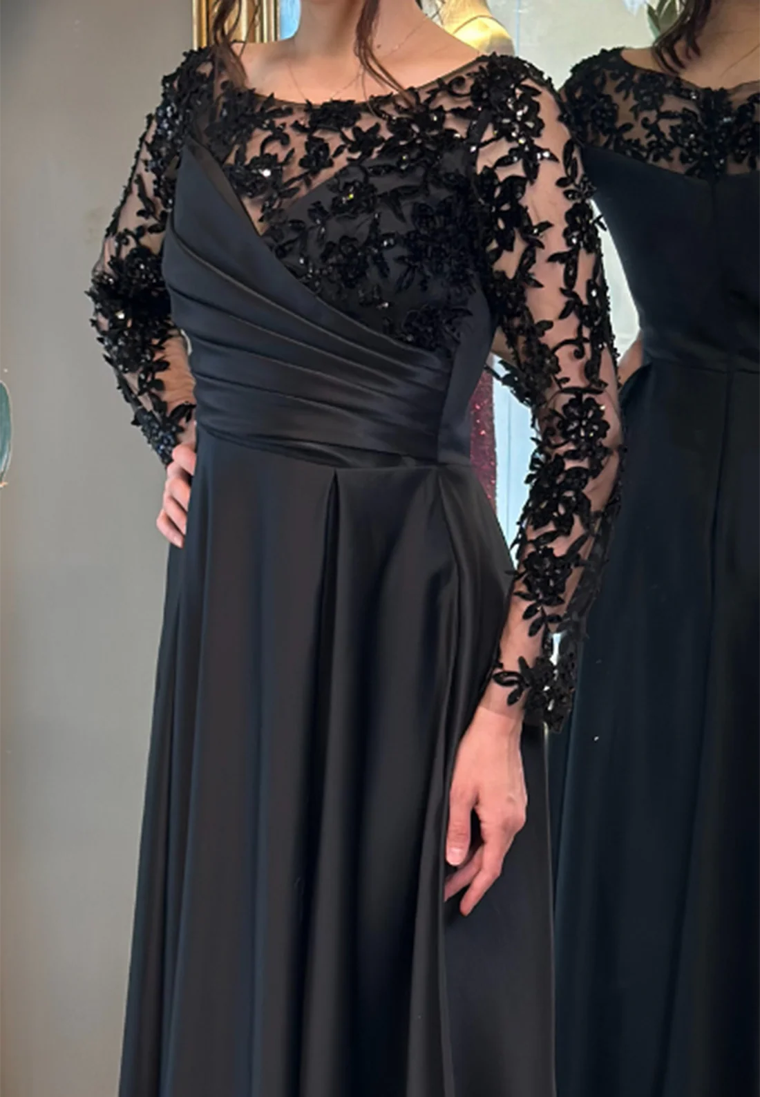 Scoop Long Sleeves Appliques A-Line Mother of Bride Dress simple gentle atmospheric and unique desi Bring summer colors to enhance whiteness