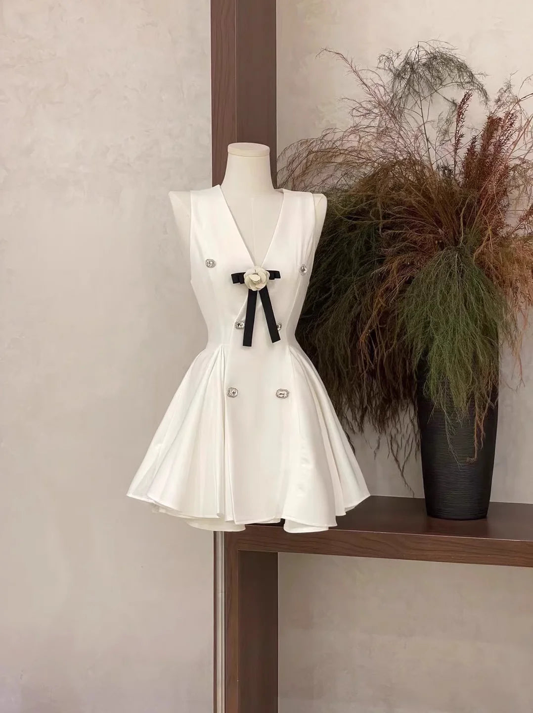 Sexy A Line V Neckline Ruffled White Women's Holiday Dresses simple gentle atmospheric and unique desi Bring summer colors to enhance whiteness