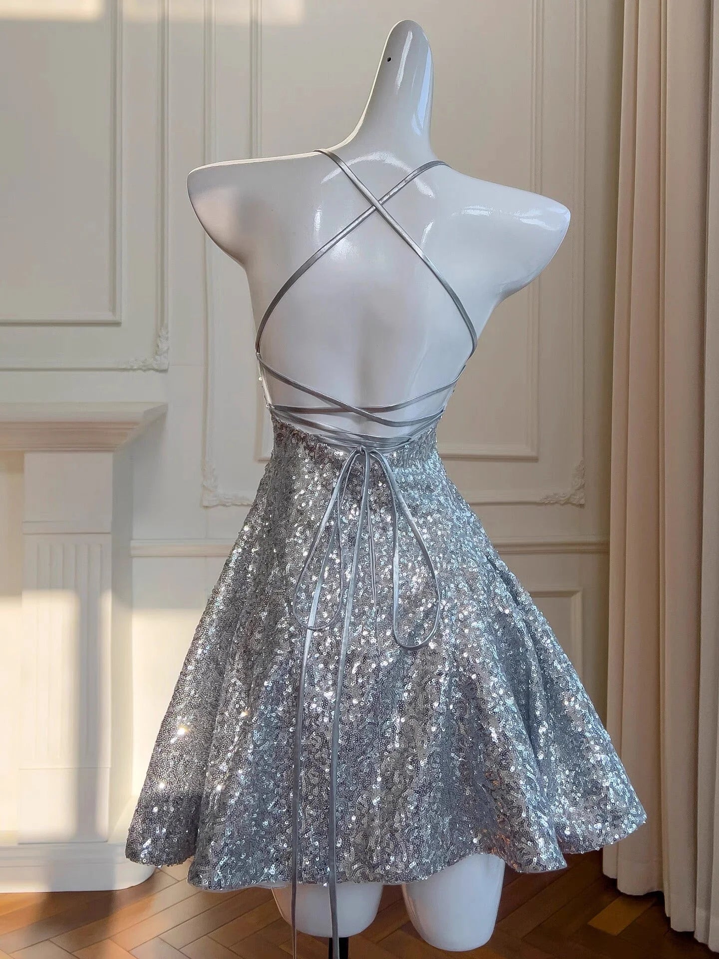 Sexy Ball Gown Halter Sequin Silver Backless Short Mini Formal 8th Grade simple gentle atmospheric and unique desi Bring summer colors to enhance whiteness