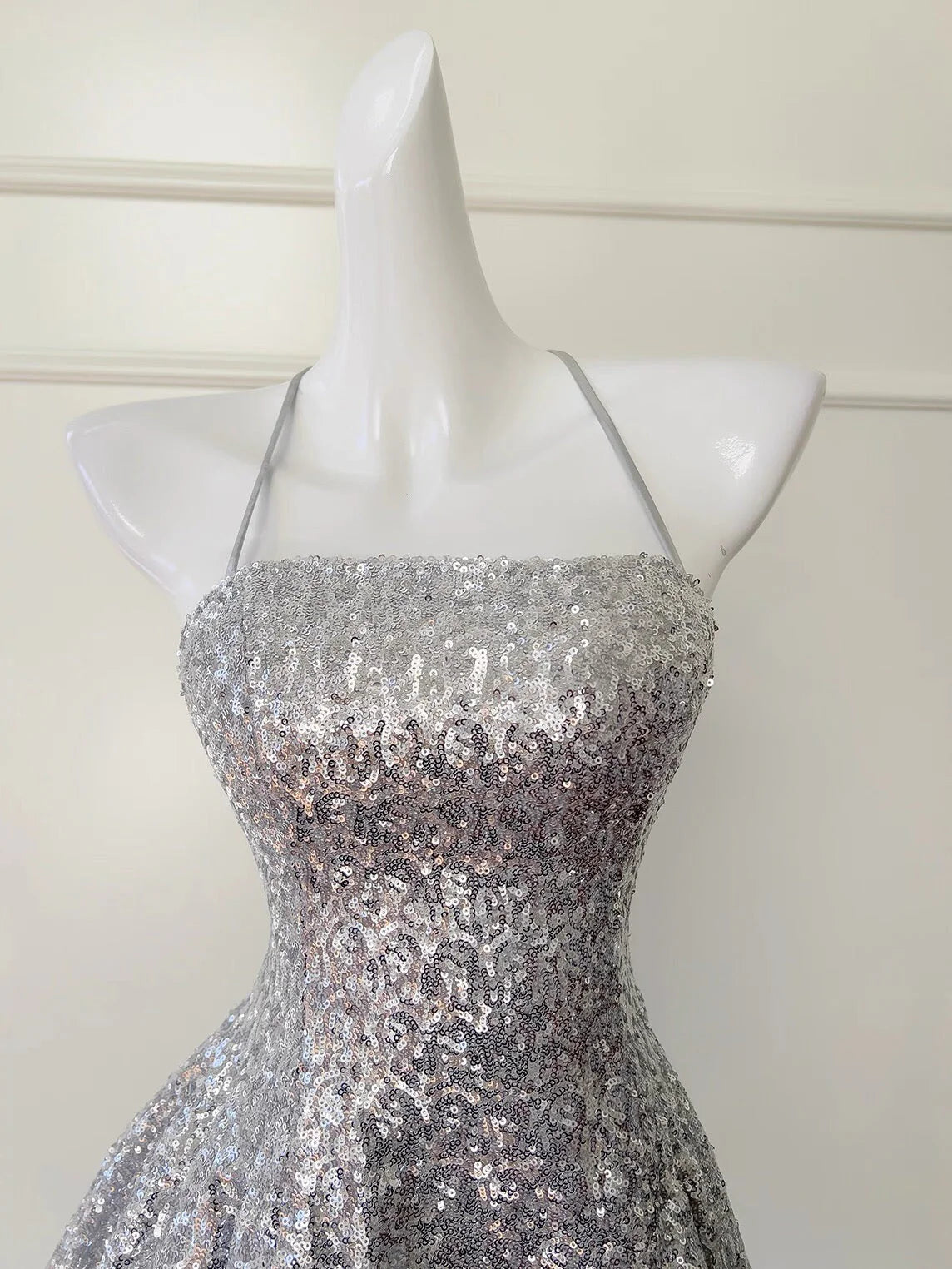 Sexy Ball Gown Halter Sequin Silver Backless Short Mini Formal 8th Grade simple gentle atmospheric and unique desi Bring summer colors to enhance whiteness