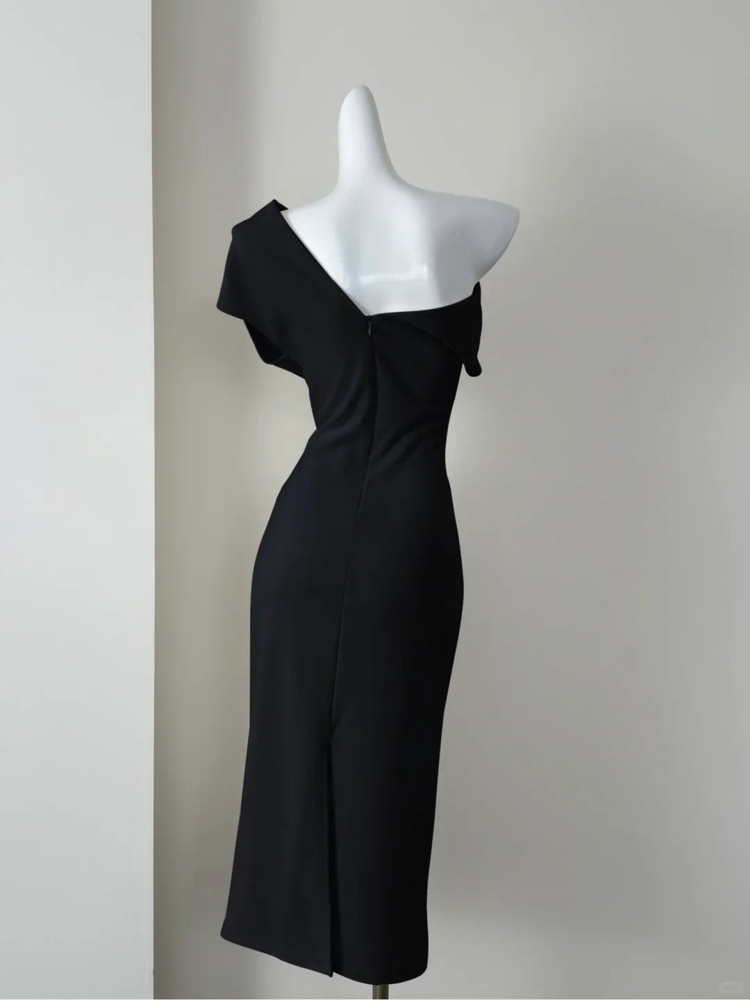 Sexy Black One Shoulder Satin Sheath Party Dress Cocktail Dress simple gentle atmospheric and unique desi Bring summer colors to enhance whiteness
