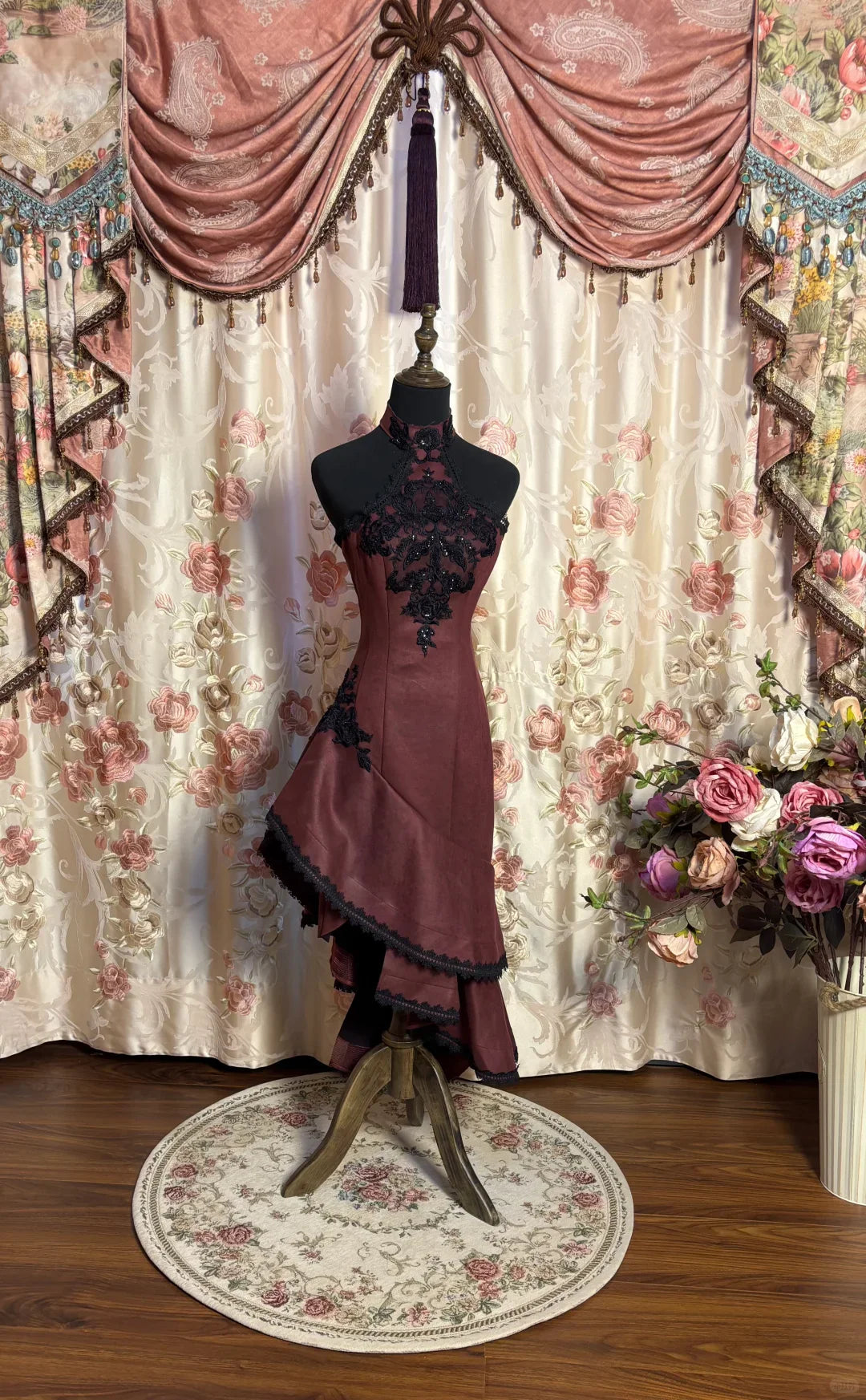 Sexy Burgundy Mermaid Halter Black Appliques Satin Homecoming Dress Cocktail Dress simple gentle atmospheric and unique desi Bring summer colors to enhance whitenessr colors to enhance whiteness（副本）