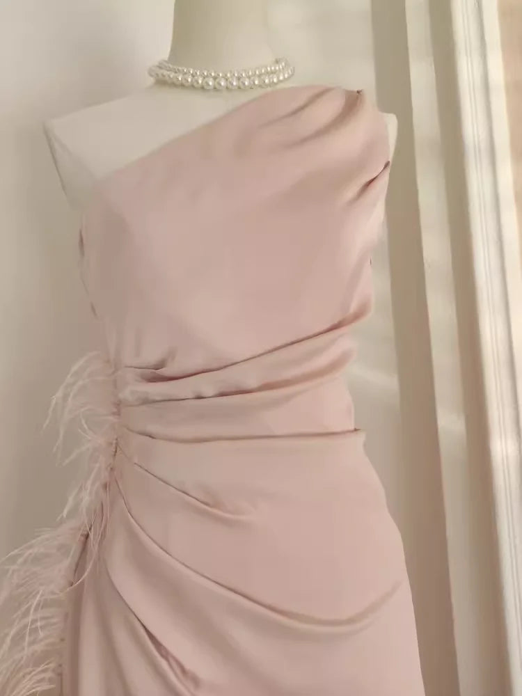 Sexy Sheath One Shoulder Pink Vacation Dress Satin Women Dresses WIth Feather simple gentle atmospheric and unique desi Bring summer colors to enhance whiteness