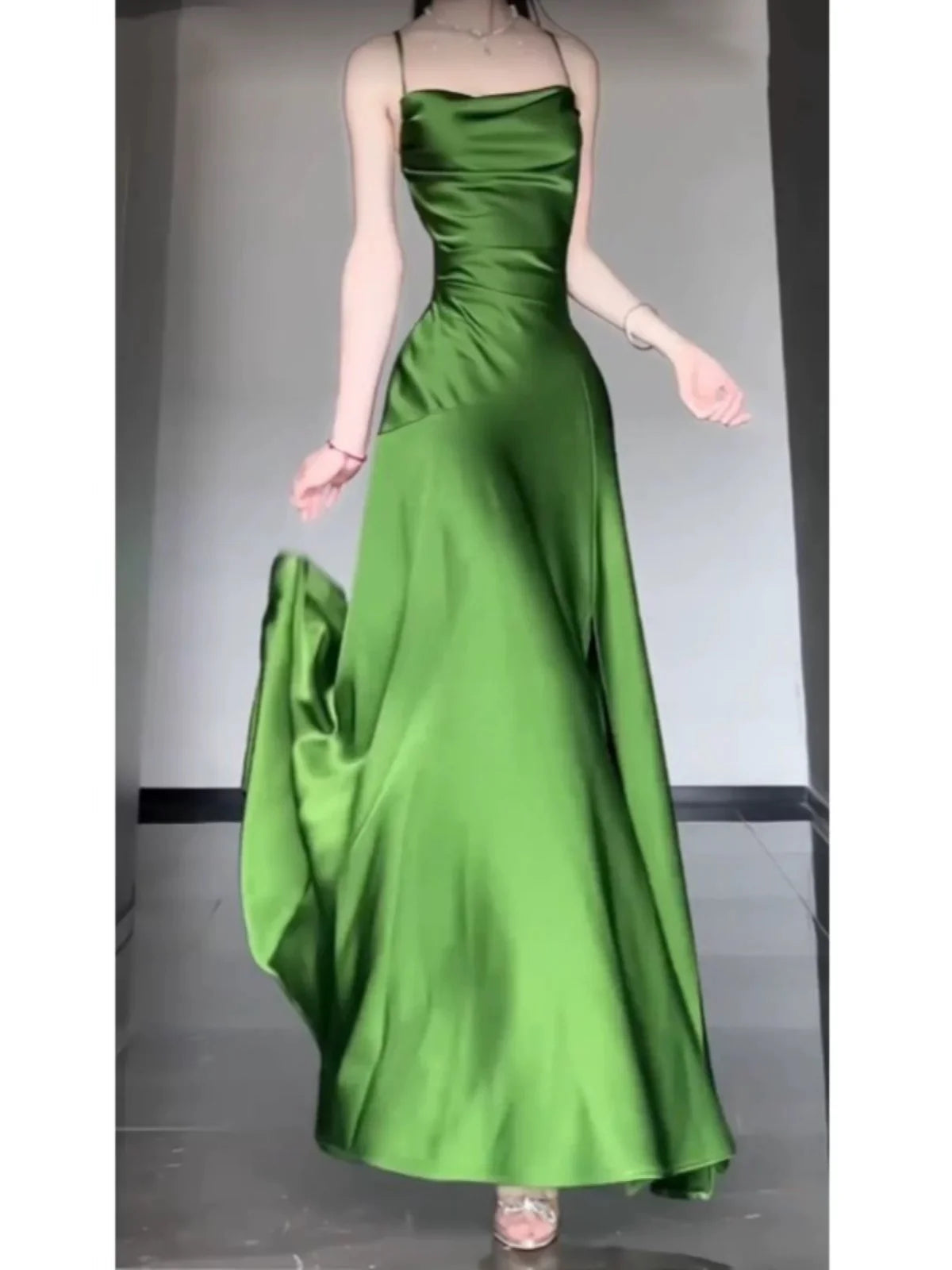 Sexy Sheath Spaghetti Straps Green Satin Beach Dress Women's Vacation Dresses simple gentle atmospheric and unique desi Bring summer colors to enhance whiteness