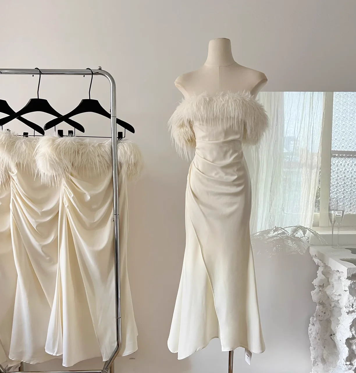 Sheath Strapless Sleeveless Ivory Feather Dress Slit Holiday Dresses simple gentle atmospheric and unique desi Bring summer colors to enhance whiteness