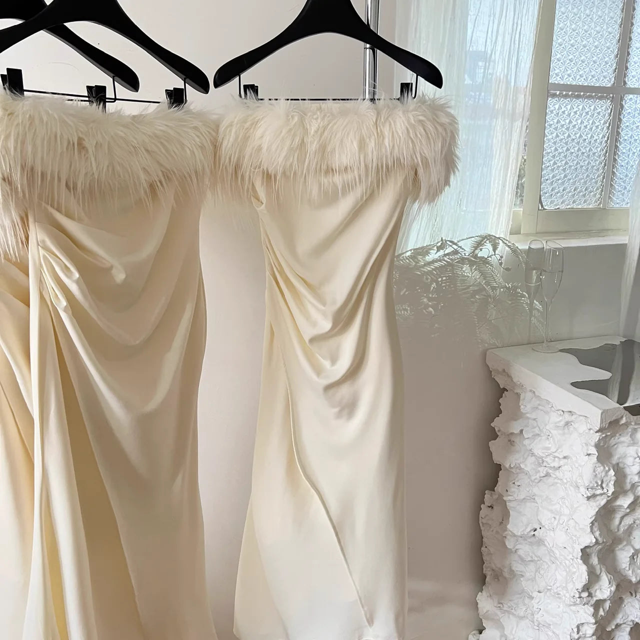 Sheath Strapless Sleeveless Ivory Feather Dress Slit Holiday Dresses simple gentle atmospheric and unique desi Bring summer colors to enhance whiteness