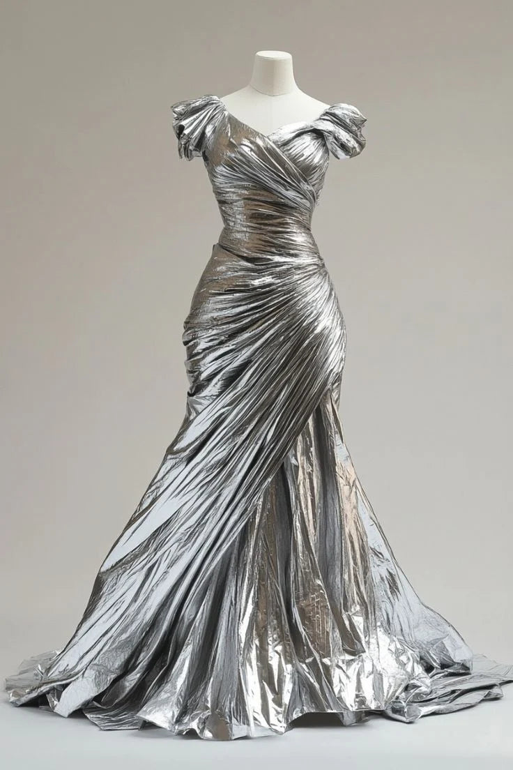 Silver dress, made of metallic luster fabric, with off shoulder design and fluffy short sleeves