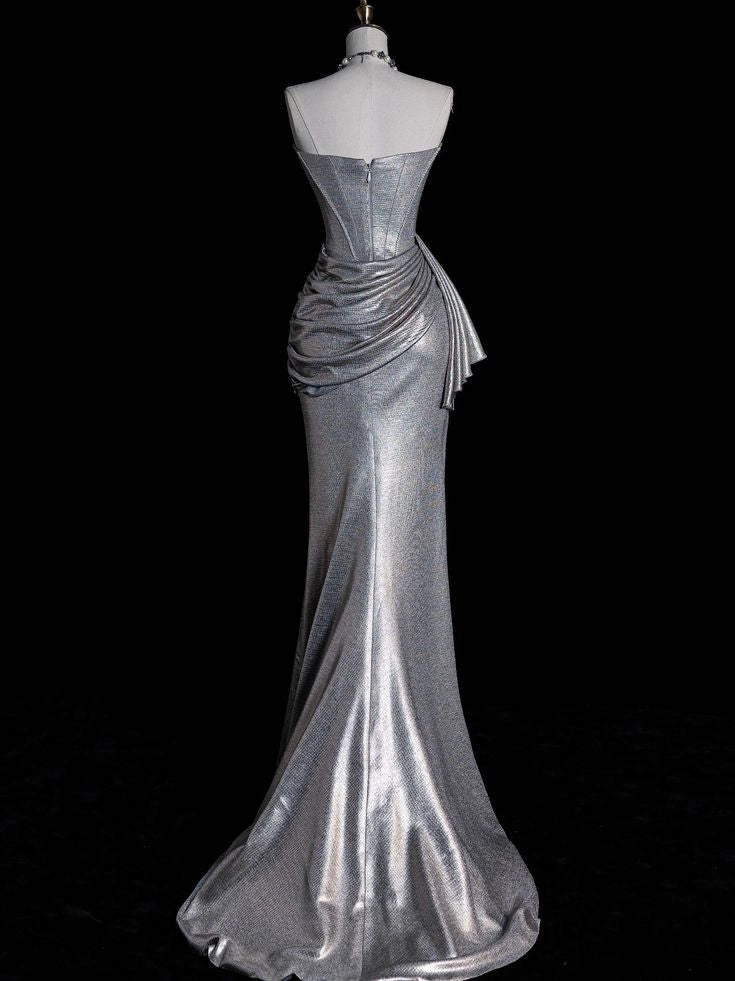 Silver strapless dress, made of glossy fabric, with side pleats and high slit design