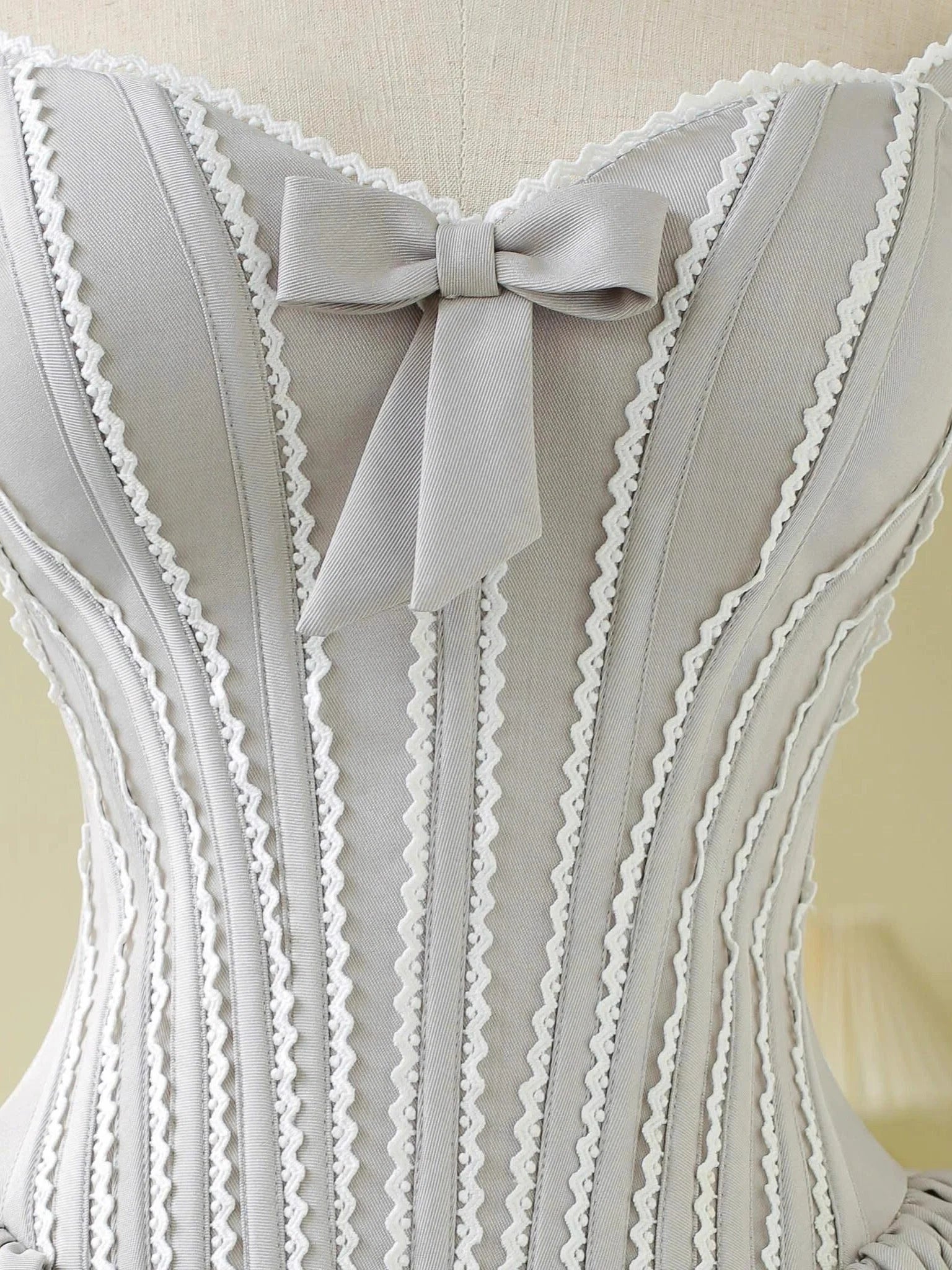 Simple Ball Gown Sweetheart Silver Short Satin Formal Homecoming Dresses Party Graduation Dress Hoco Dresses