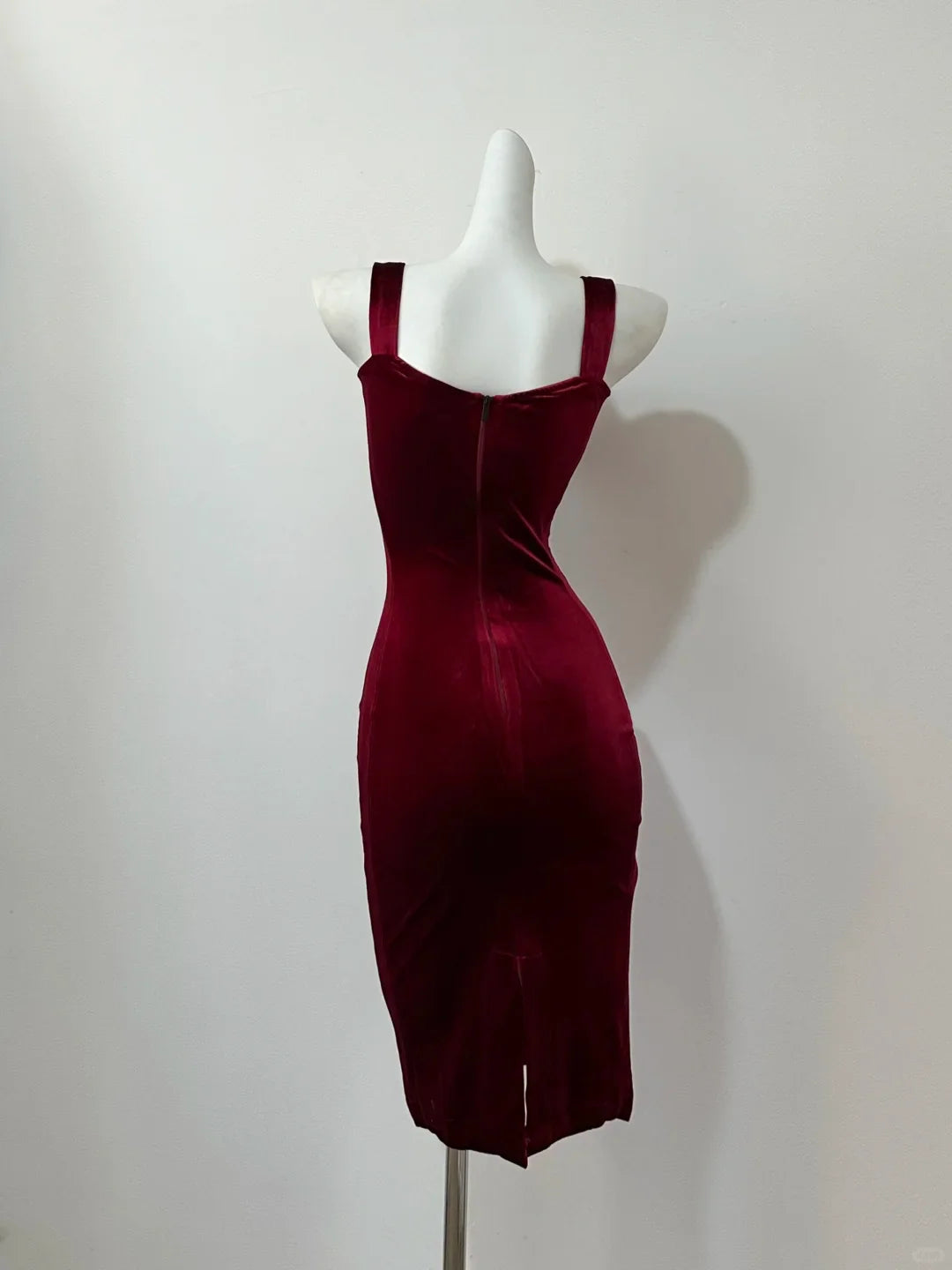 Simple Burgundy Sheath Strap Velvet Short Homecoming Dress Cocktail Dress  simple gentle atmospheric and unique desi Bring summer colors to enhance whiteness
