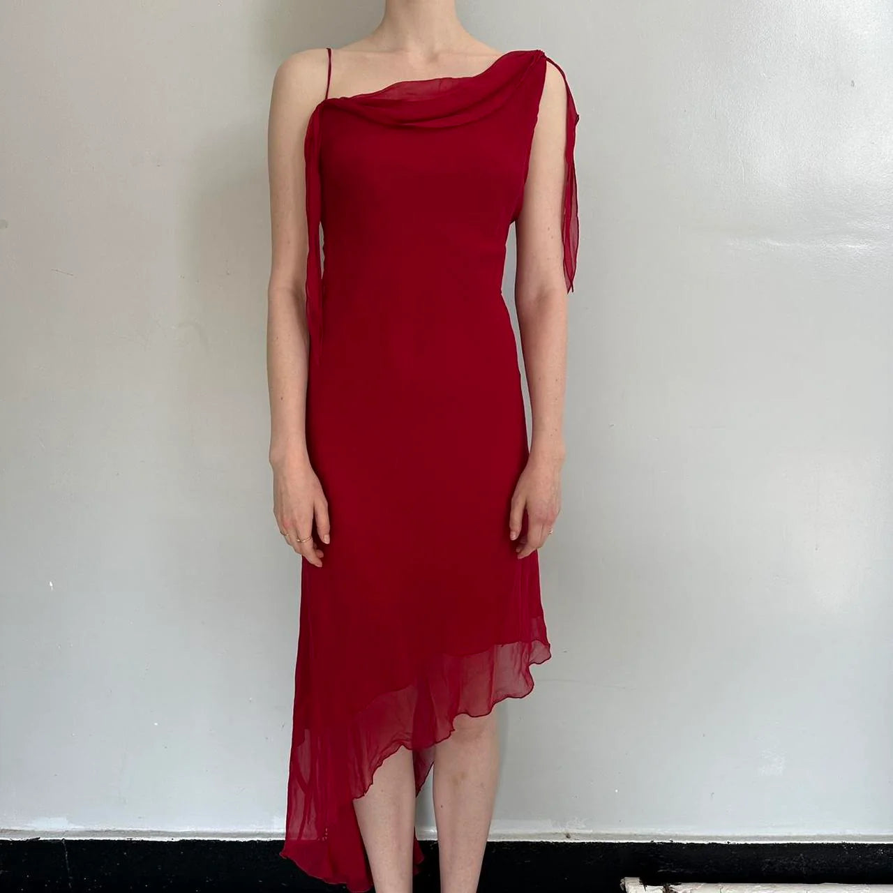 Single shoulder design, hanging ribbon on one side, irregular lotus leaf skirt