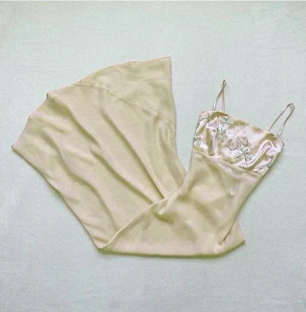 Spaghetti Strap Chiffon Embroidery Applique Long satin prom dress Ball Gown Evening Dress  simple gentle atmospheric and unique desi Bring summer colors to enhance whiteness ﻿