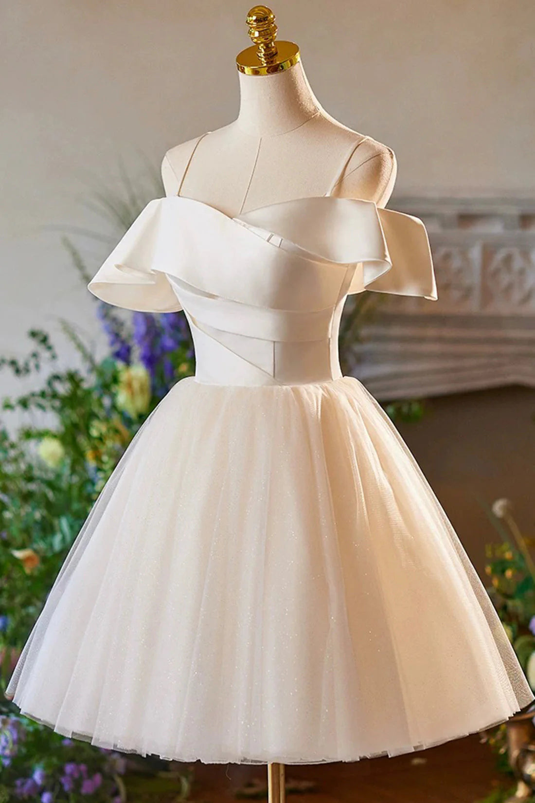 Spaghetti Straps Knee Length Prom Dress A-Line Sleeveless Backless Party Dress simple gentle atmospheric and unique desi Bring summer